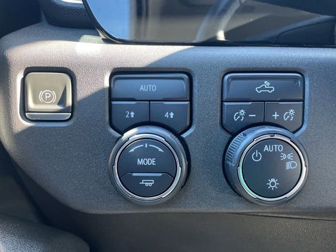 Used 2023 Chevrolet Silverado 1500 LT image 28