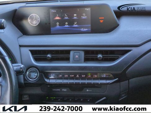 Used 2019 Lexus UX 200 image 17