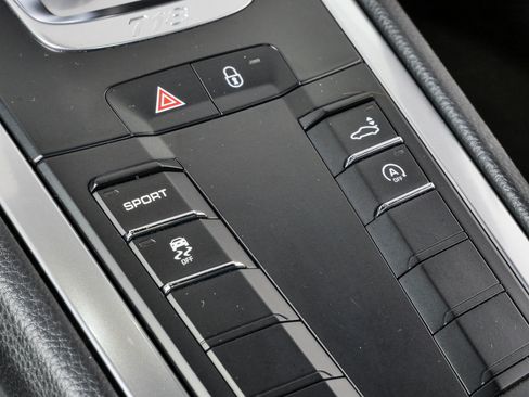 Used 2018 Porsche 718 Cayman RWD image 20