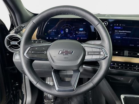 Certified 2025 Chevrolet Equinox ACTIV w/ Safety and Technology Package AWD/4WD image 12