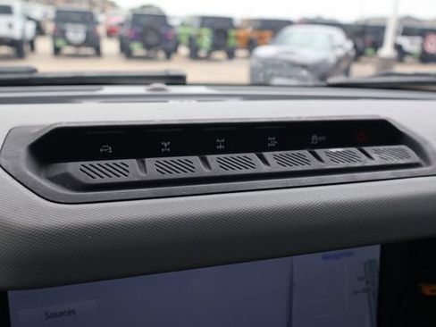 Used 2022 Ford Bronco Badlands w/ Sasquatch Package AWD/4WD image 13