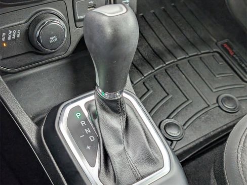 Used 2018 Jeep Renegade Altitude image 21