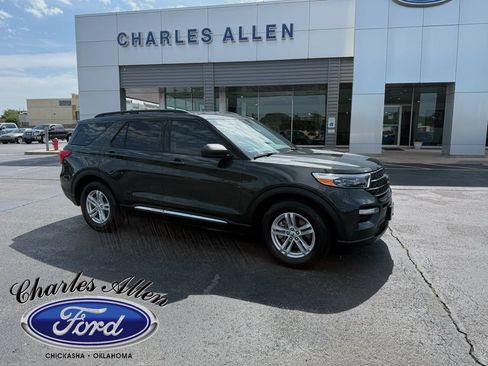 Used 2024 Ford Explorer XLT w/ Equipment Group 202A RWD image 2