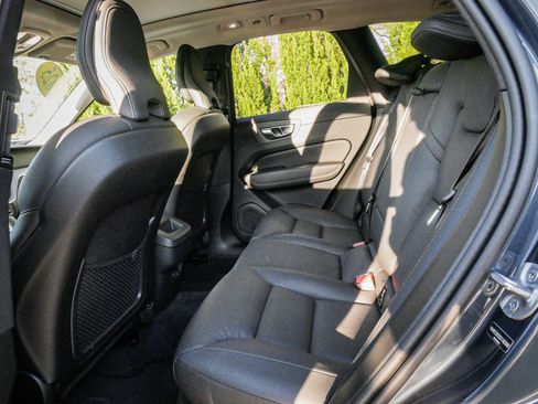 Used 2025 Volvo XC60 B5 Plus image 31