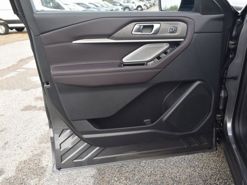 New 2026 Ford Explorer Platinum image 19