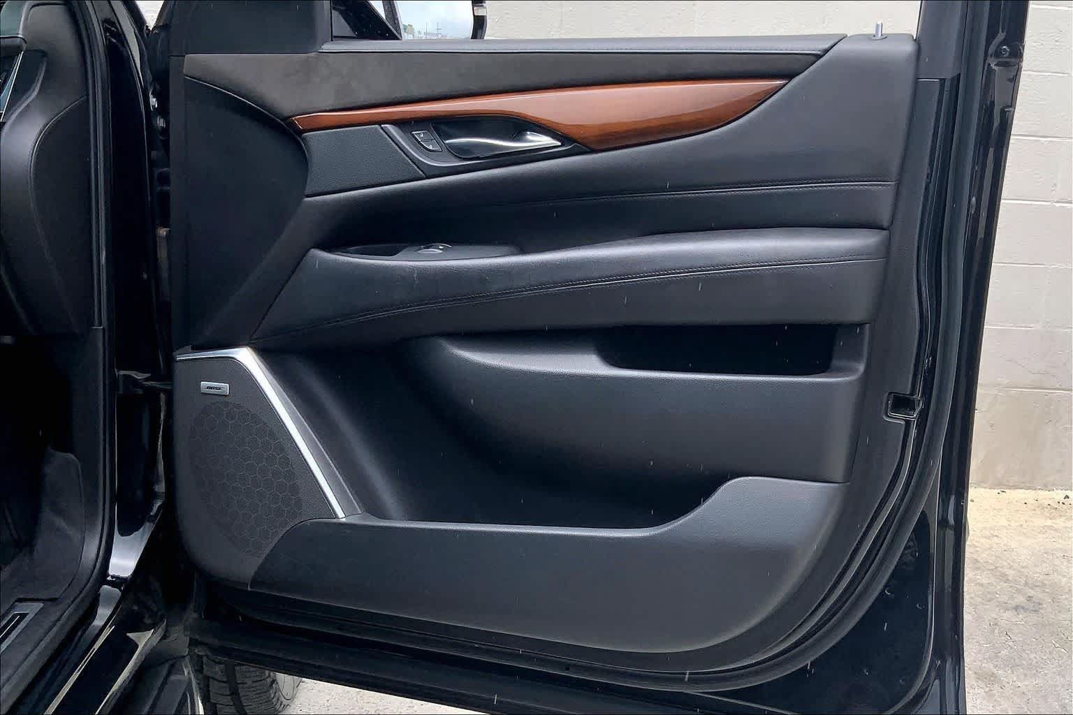 Used 2019 Cadillac Escalade ESV Luxury AWD/4WD image 28