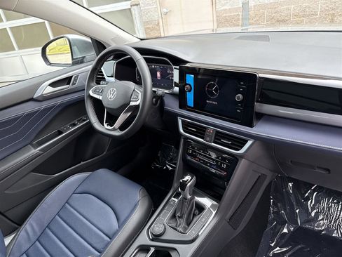 New 2025 Volkswagen Taos SEL image 33
