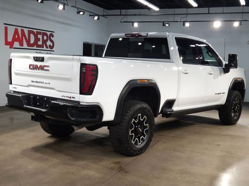 Used 2025 GMC Sierra 2500 AT4X image 7