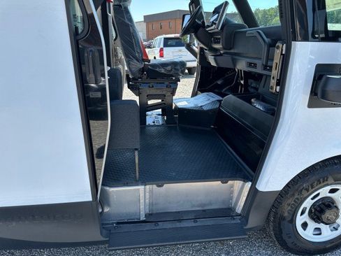 Used 2024 Chevrolet Brightdrop 400 w/ Commercial Equipment Package AWD/4WD image 19