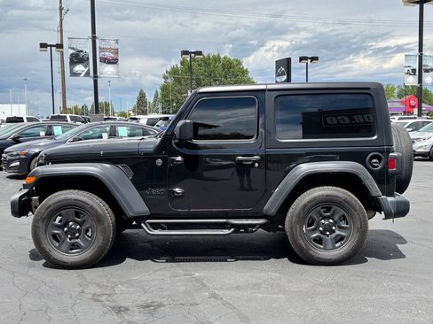 Used 2022 Jeep Wrangler Sport AWD/4WD image 3