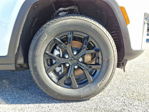 New 2026 Jeep Grand Cherokee Altitude image 5