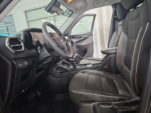 Used 2025 Chevrolet TrailBlazer LS w/ LS Convenience Package AWD/4WD image 18