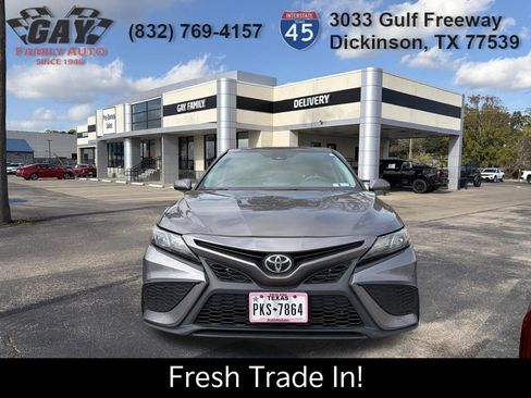 Used 2021 Toyota Camry SE image 2