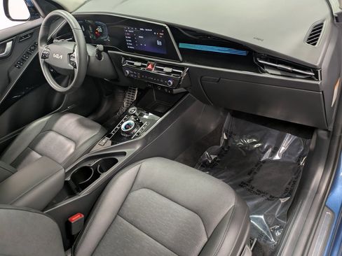 Certified 2024 Kia Niro SX Touring image 29