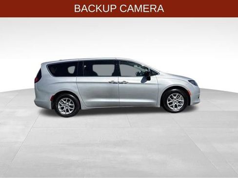 Used 2024 Chrysler Voyager LX FWD image 8