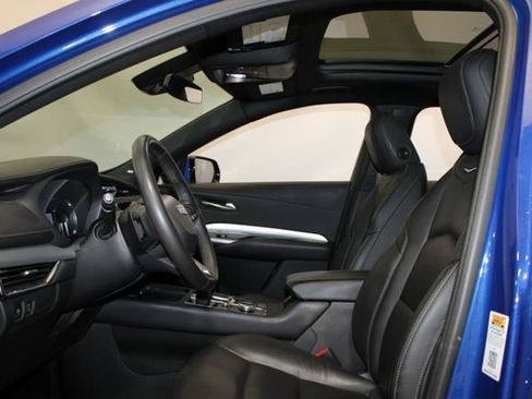 Certified 2022 Cadillac XT4 Premium Luxury w/ Cold Weather Package image 8