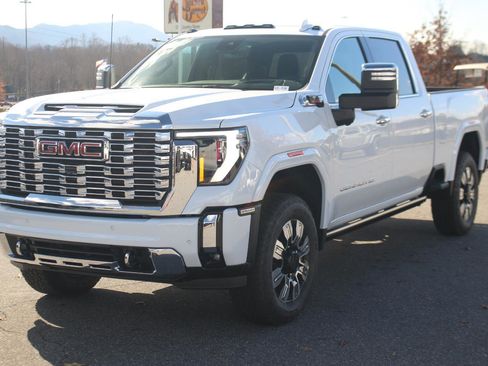 New 2026 GMC Sierra 2500 Denali w/ Denali Reserve Package image 3