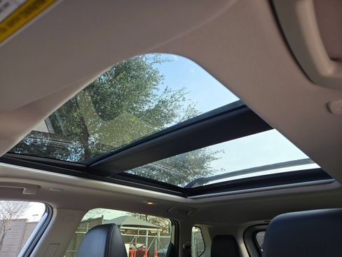 Certified 2025 Nissan Rogue Platinum image 10