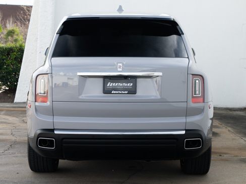 Used 2024 Rolls-Royce Cullinan AWD/4WD image 3