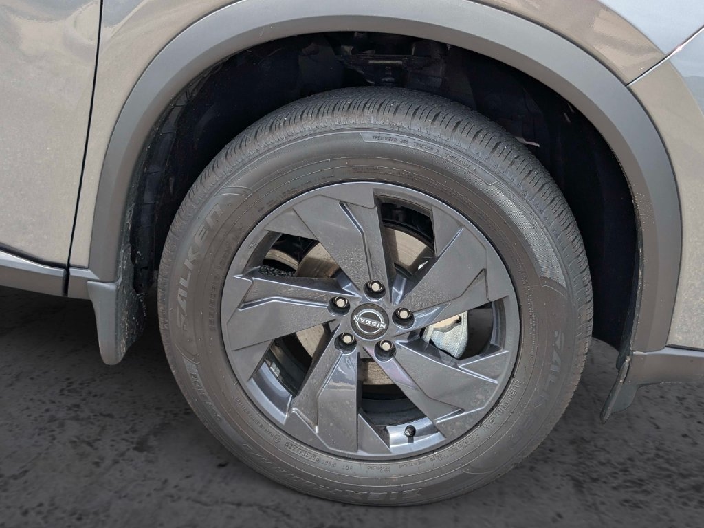 Certified 2026 Nissan Rogue SV FWD image 6