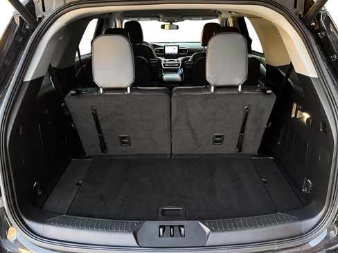 Used 2022 Ford Explorer XLT image 11