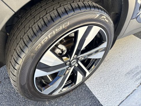 Used 2024 Volvo XC40 B5 Plus w/ Protection Package Premier image 8