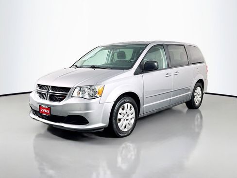 Used 2017 Dodge Grand Caravan SE image 1