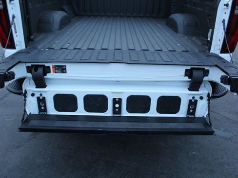 Used 2024 GMC Sierra 2500 SLT w/ SLT Convenience Package image 30