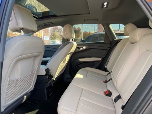 Used 2025 Audi Q4 e-tron Premium Plus image 20