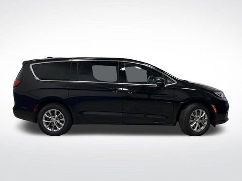 New 2026 Chrysler Pacifica Select image 2