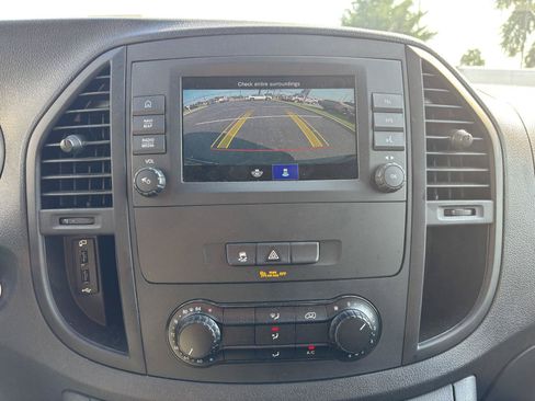 Used 2023 Mercedes-Benz Metris image 10