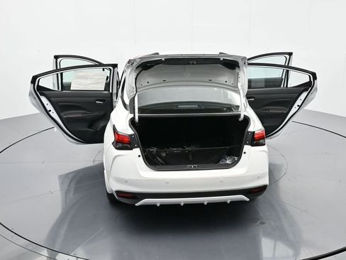 New 2025 Nissan Versa SR w/ Trunk Package FWD image 47