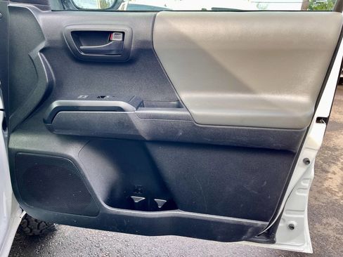 Used 2022 Toyota Tacoma SR image 21