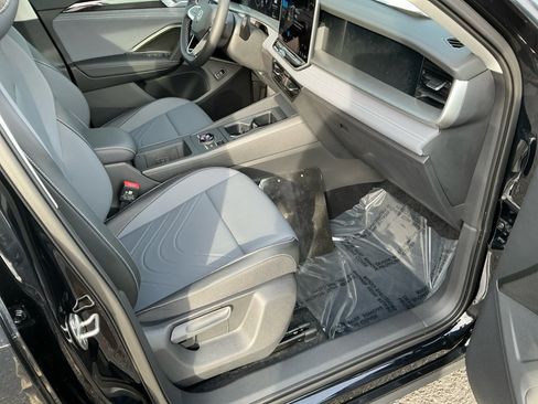 New 2026 Volkswagen Tiguan SE image 27