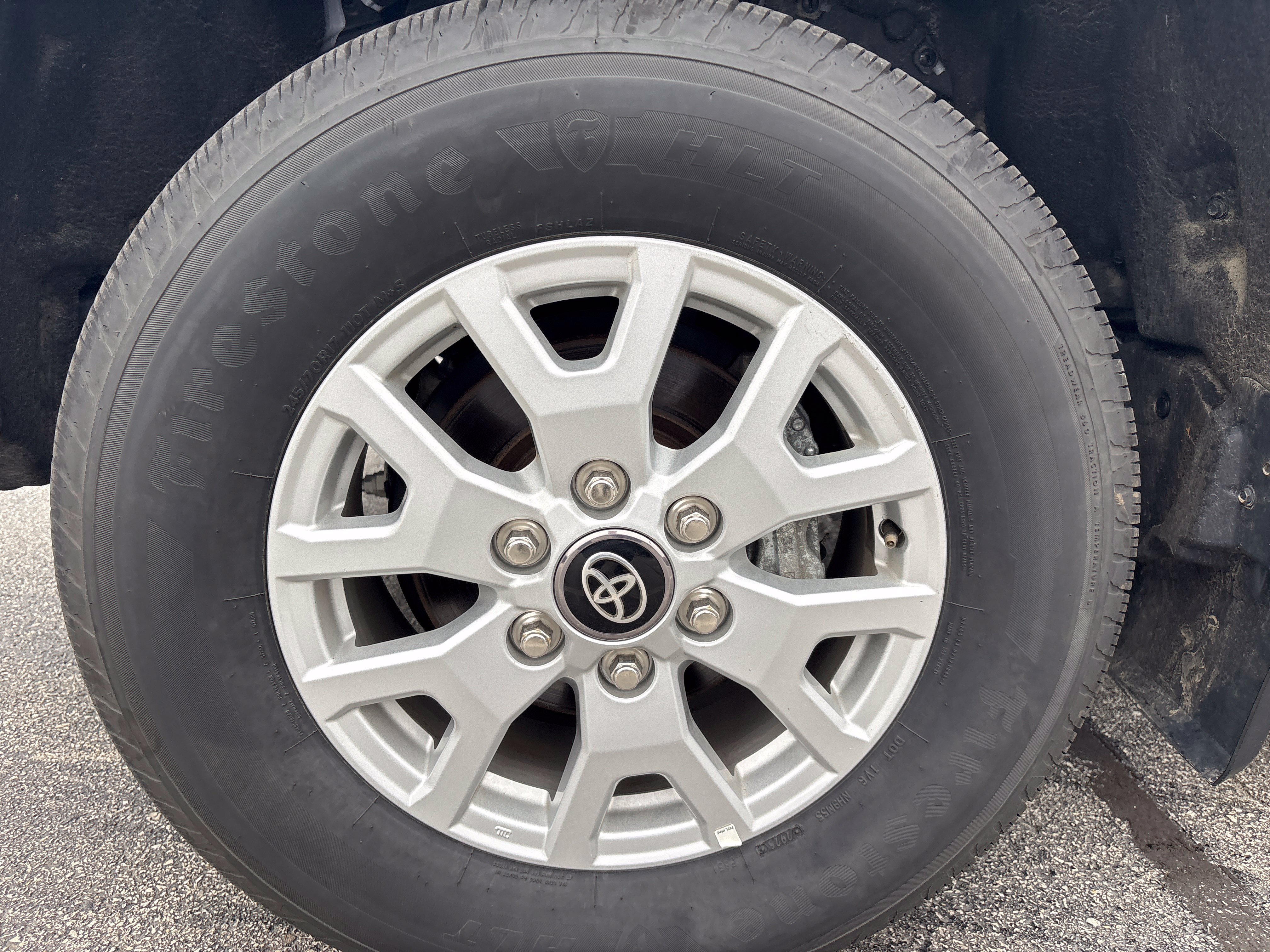 Used 2025 Toyota Tacoma SR5 AWD/4WD image 4