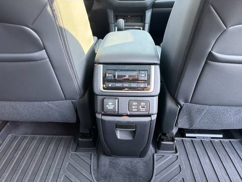Certified 2025 Subaru Ascent Bronze Edition AWD/4WD image 23