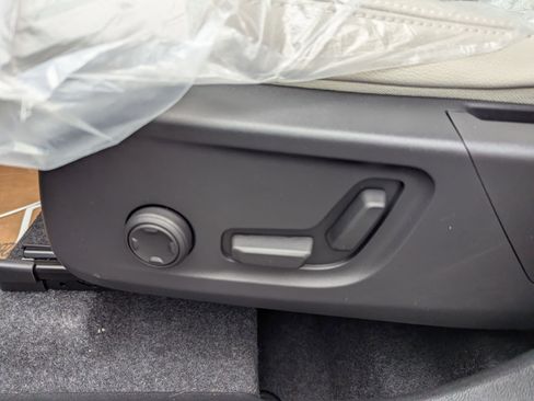 New 2026 Volvo XC40 B5 Ultra w/ Protection Package Premier image 9