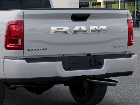 New 2026 RAM 2500 Laramie AWD/4WD image 13