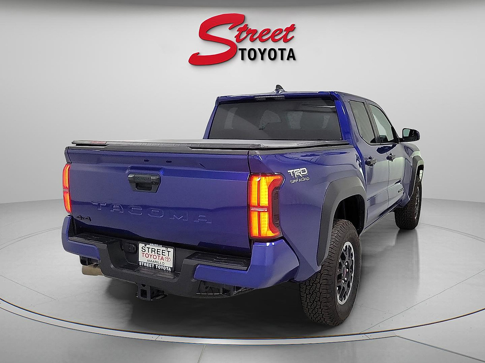 Certified 2025 Toyota Tacoma TRD Off-Road AWD/4WD image 4