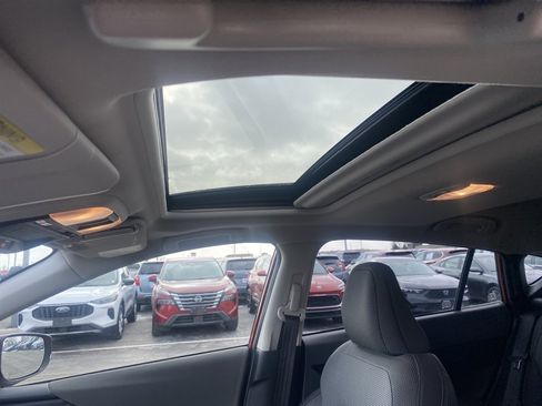 Used 2024 Subaru Crosstrek 2.0i Premium image 3