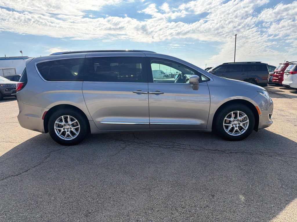 Used 2020 Chrysler Pacifica Touring-L w/ Advanced Safetytec Group FWD image 4