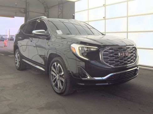 Used 2019 GMC Terrain Denali w/ Advanced Safety Package image 4