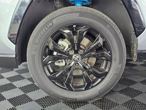 Used 2022 Toyota RAV4 SE w/ Convenience Package image 11