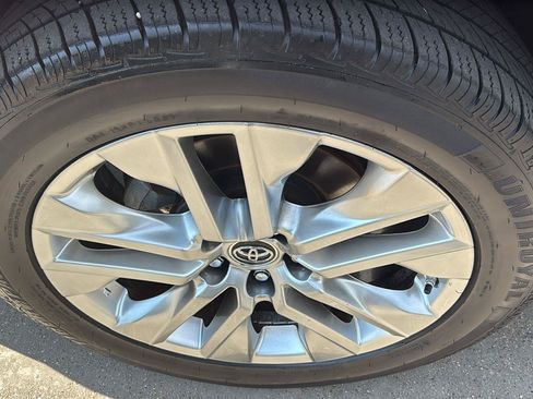 Used 2019 Toyota RAV4 XLE Premium FWD image 13