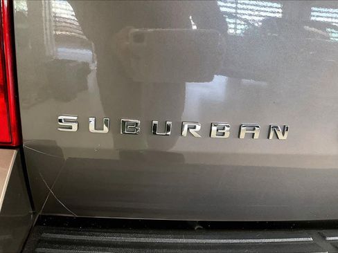 Used 2011 Chevrolet Suburban LT image 7