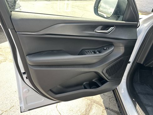 Used 2025 Jeep Grand Cherokee L Laredo image 14