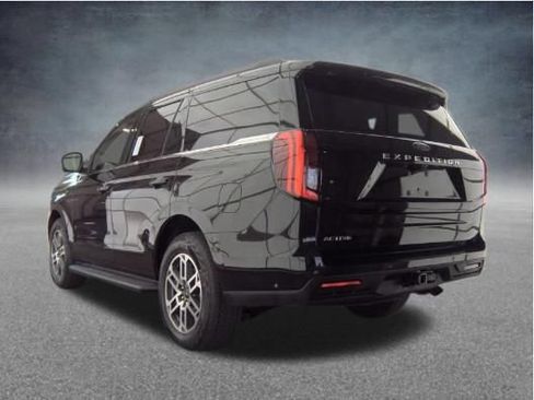 Used 2025 Ford Expedition Active AWD/4WD image 7