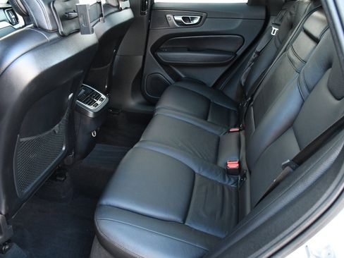 Used 2020 Volvo XC60 T6 Inscription w/ Protection Package Premier image 10