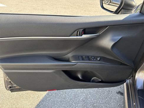 Used 2023 Toyota Camry SE image 40