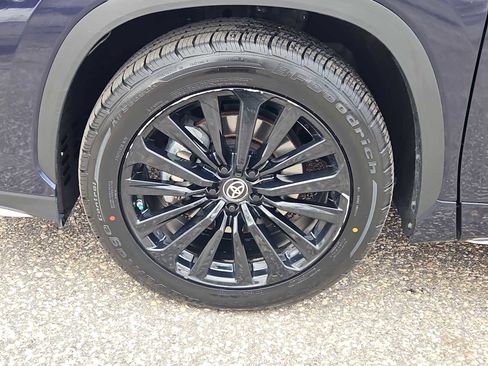 Used 2023 Toyota Highlander XSE image 2